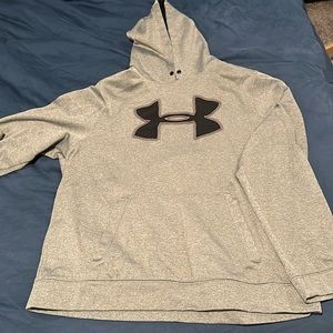 Under Armour, large light grey hooded sweatshirt
